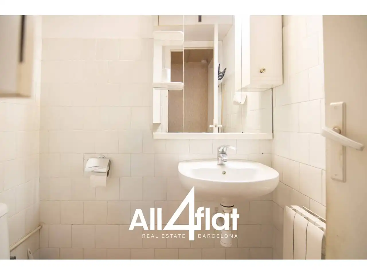 Bathroom of Flat for rent in Barcelona  with Air Conditioner, Parquet flooring and Furnished