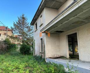 Vista exterior de Casa o xalet en venda en Vigo  amb Jardí privat