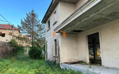 Vista exterior de Casa o xalet en venda en Vigo  amb Jardí privat