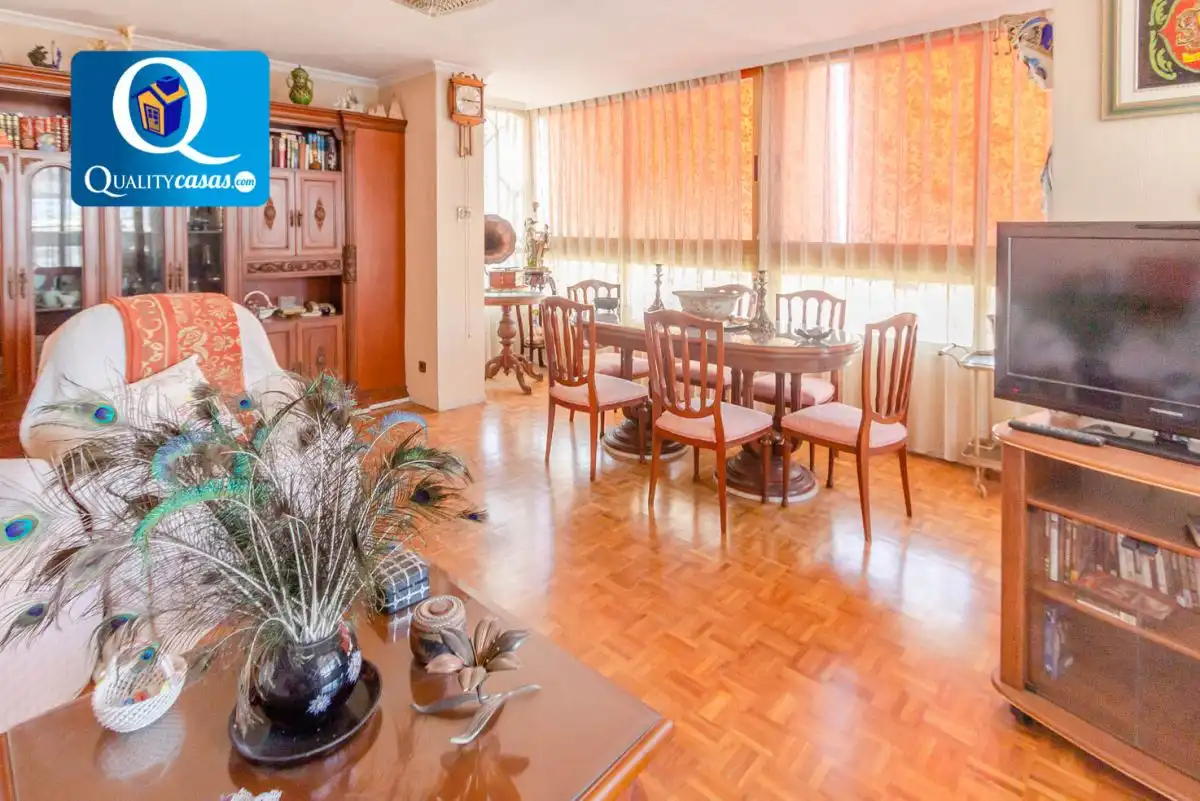 Menjador de Apartament en venda en Alicante / Alacant amb Aire condicionat, Calefacció i Terrassa