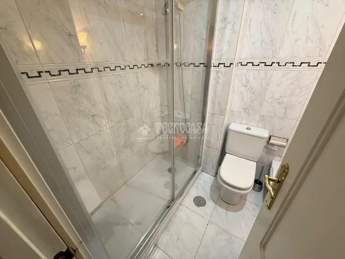 Baño de Piso en venta en Madrid con Calefacción y Terraza