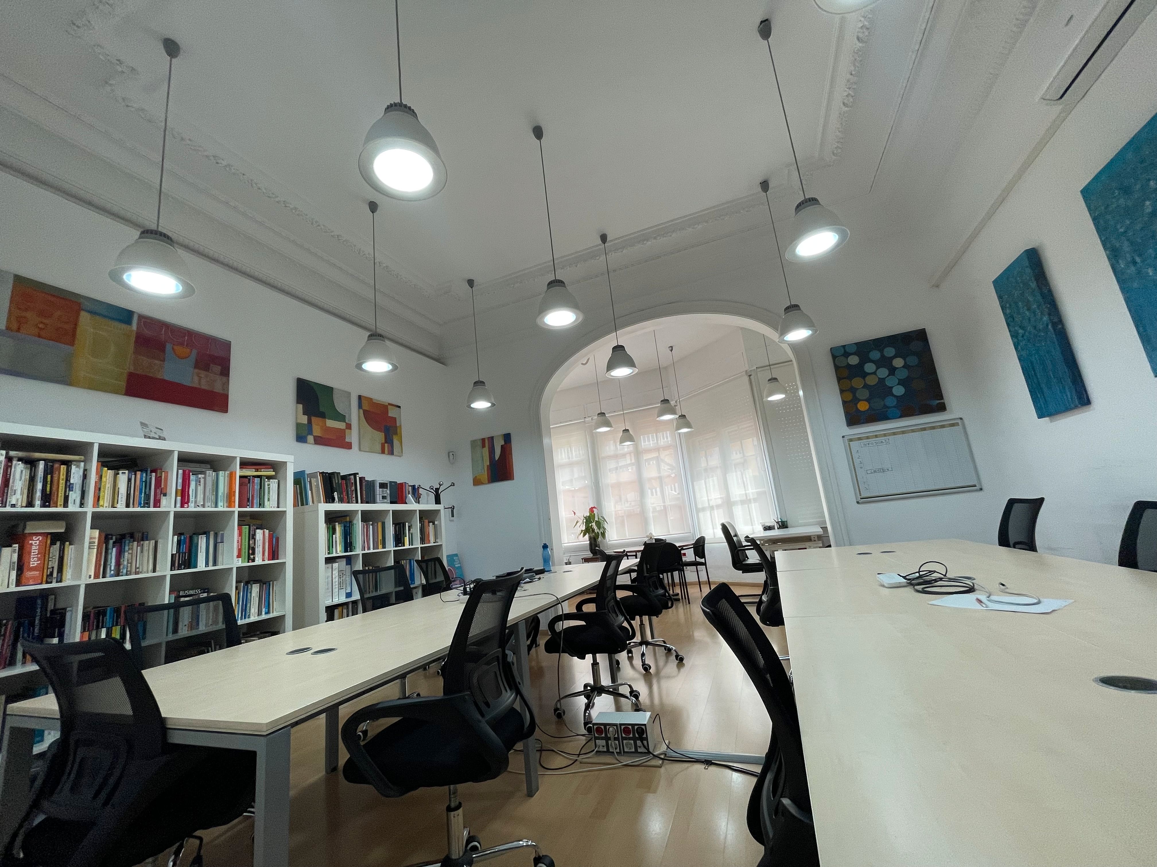 Büro miete in Caspe mit Klimaanlage, Terrasse und Möbliert