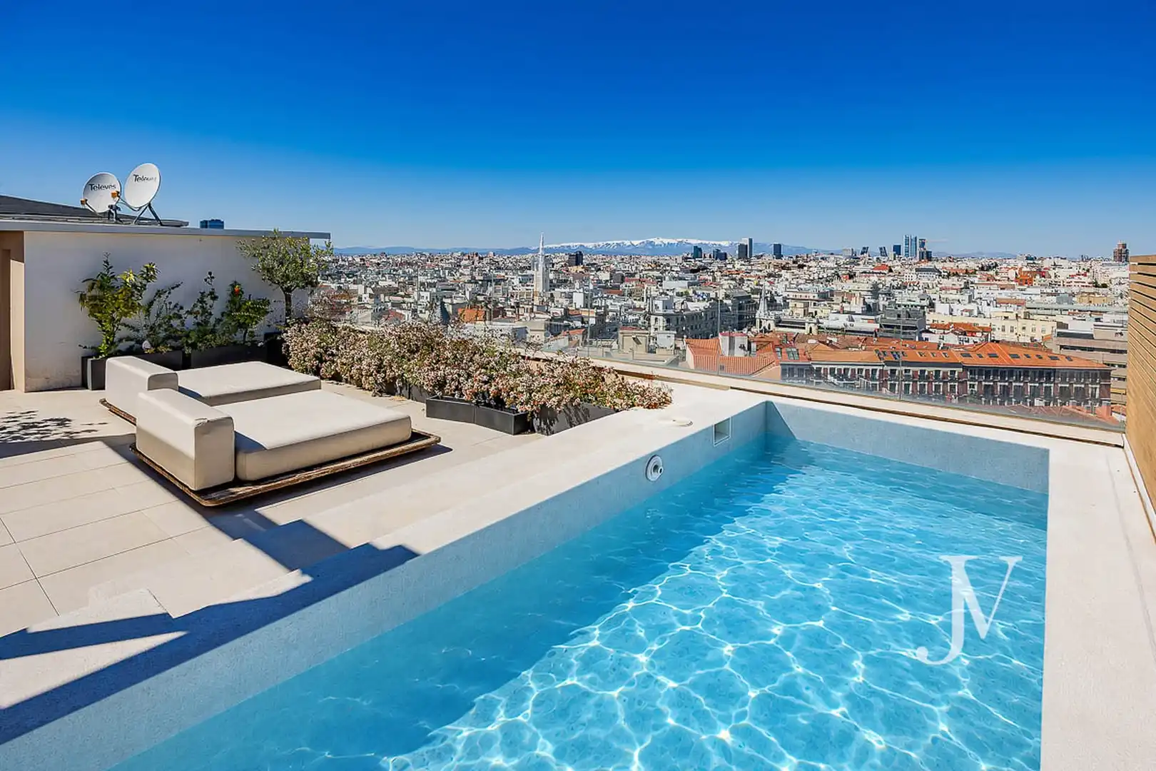 Piscina de Dúplex de lloguer en Madrid amb Aire condicionat, Calefacció i Jardí privat