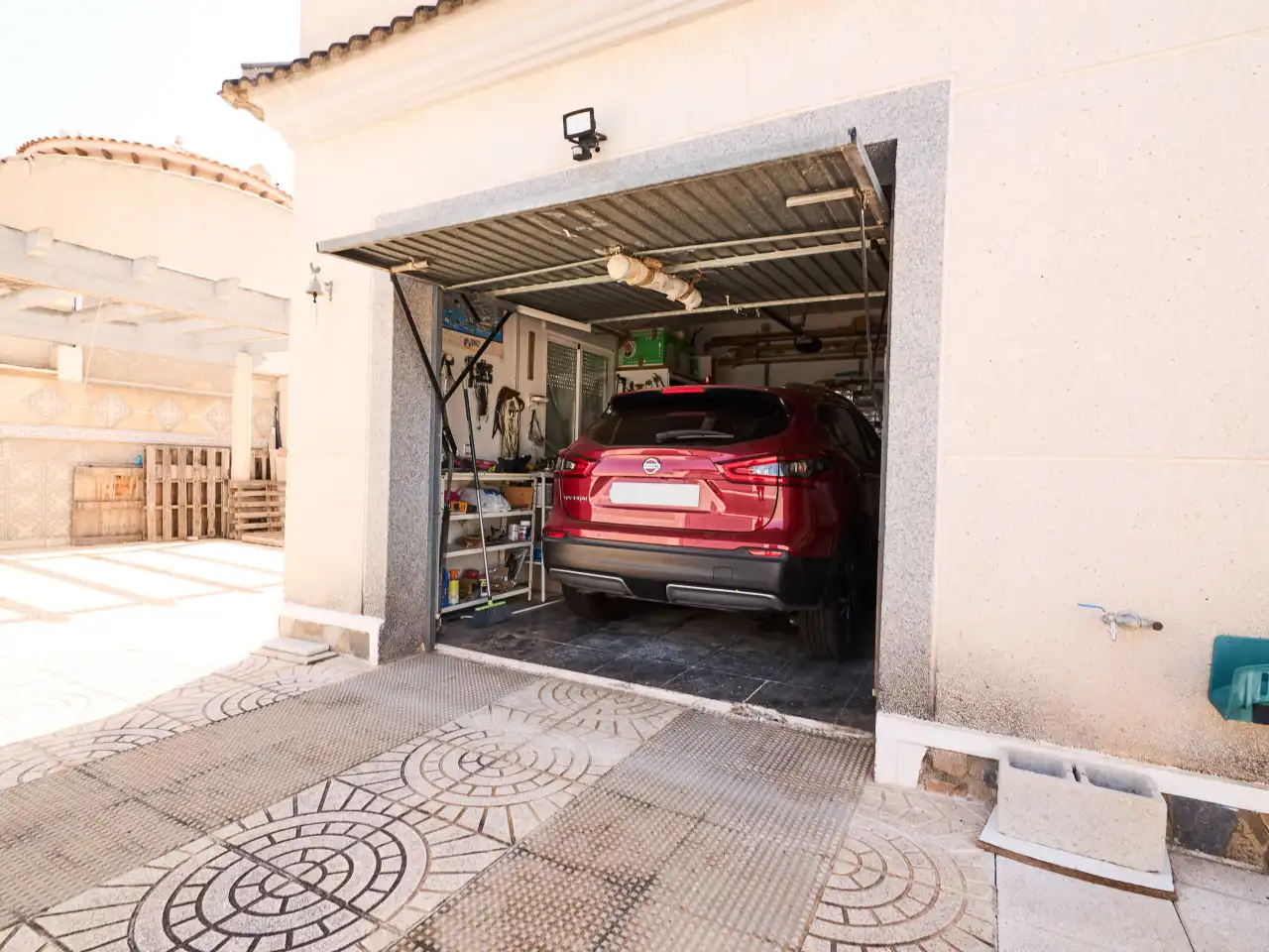 Aparcament de Casa o xalet en venda en Torrevieja amb Aire condicionat, Calefacció i Jardí privat