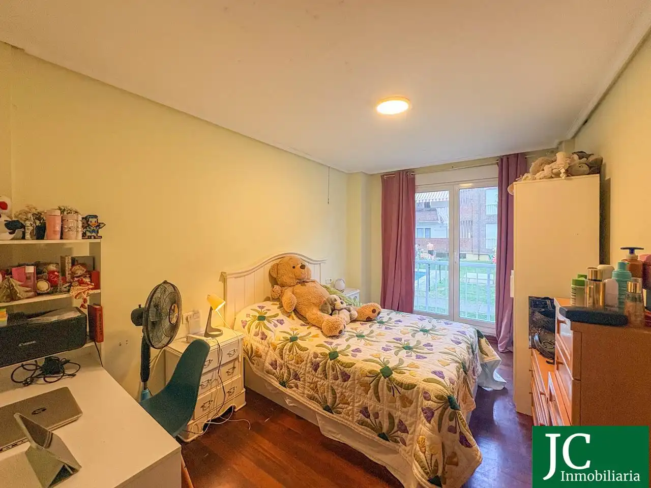Dormitori de Apartament en venda en Bárcena de Cicero amb Calefacció, Parquet i Terrassa