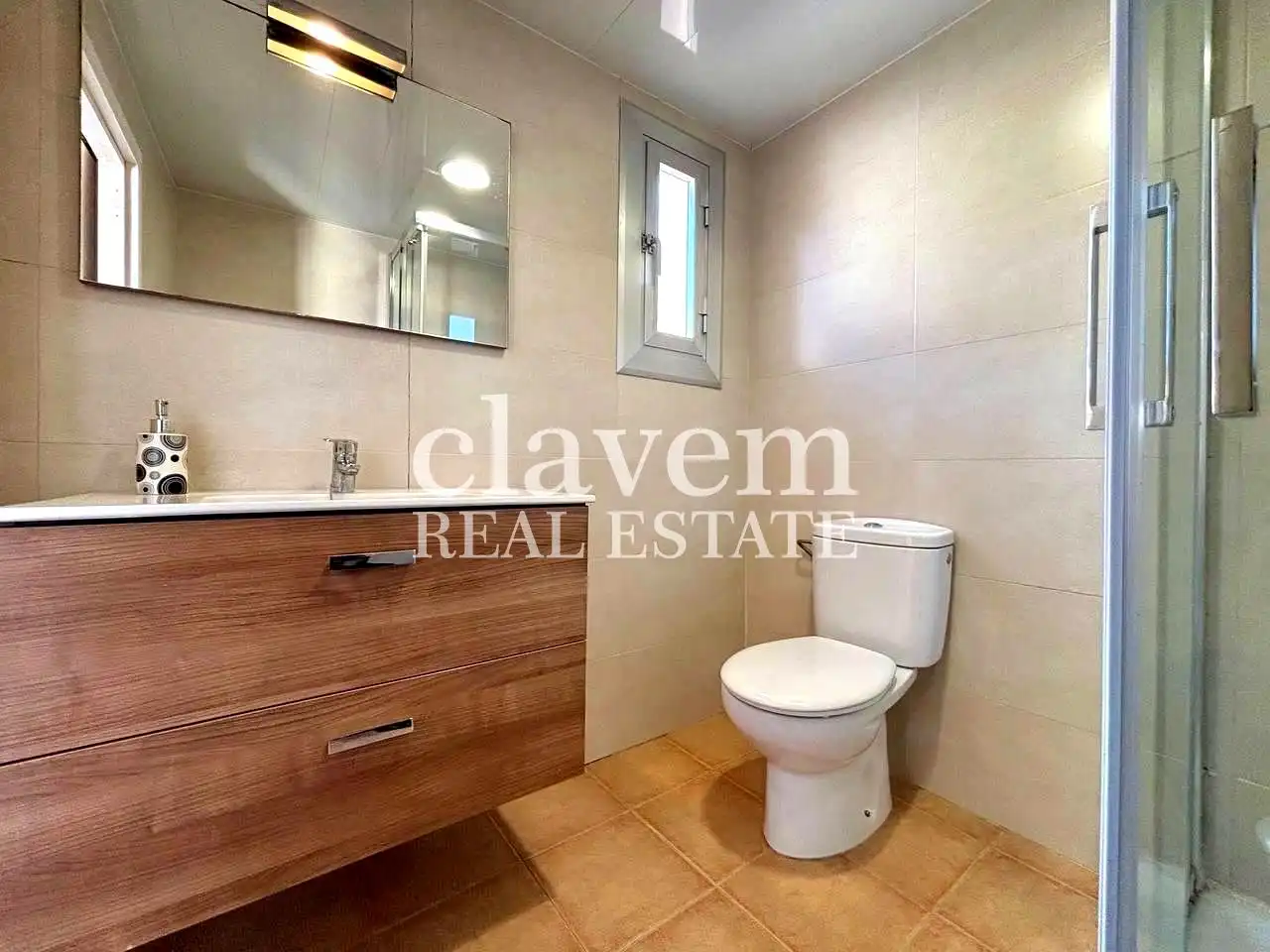 Badezimmer von Wohnung zum Verkauf in Montgat mit Klimaanlage und Terrasse