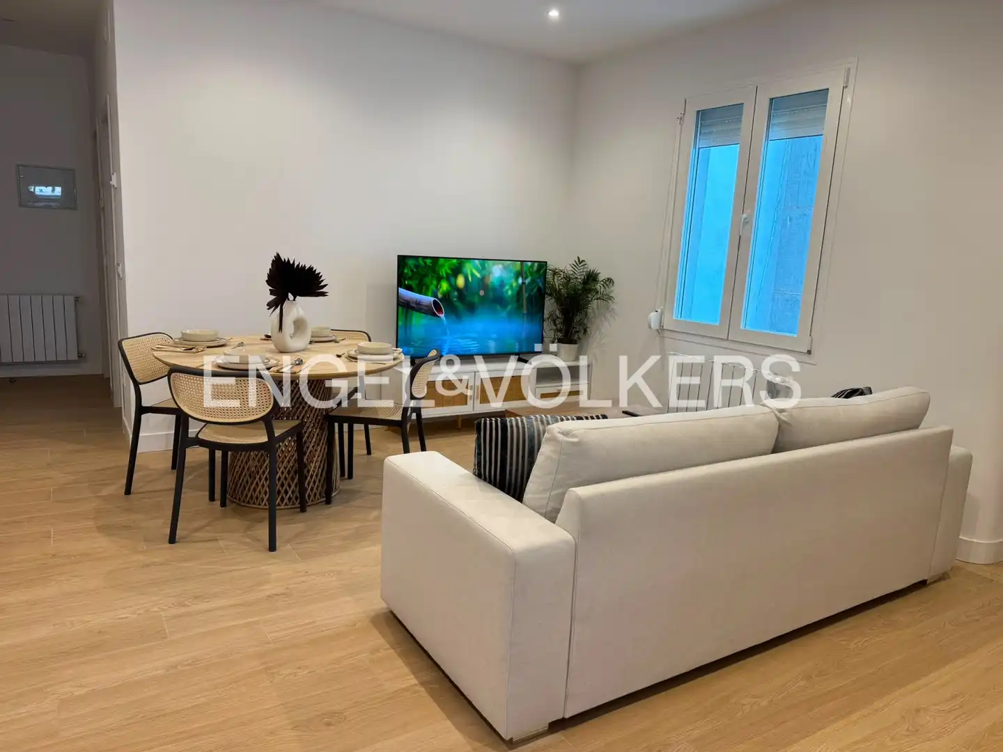 Living room of Flat for rent in Madrid  with Air Conditioner, Heating and Furnished