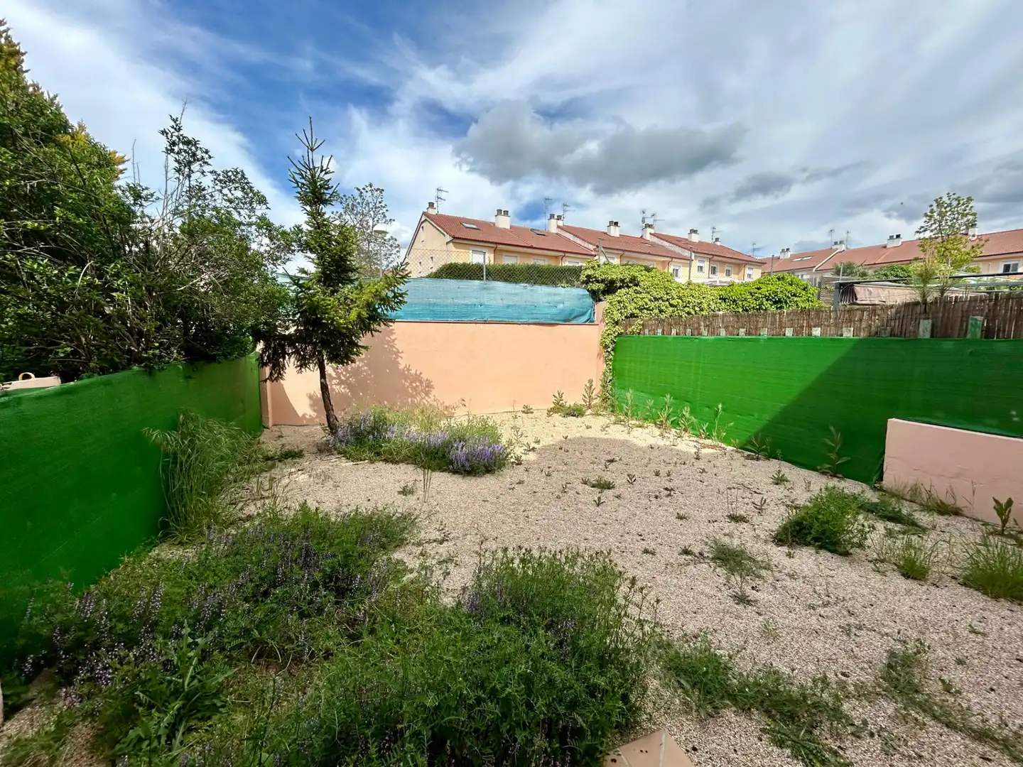 Casa adosada en venda en La Lastrilla  amb Calefacció, Jardí privat i Parquet