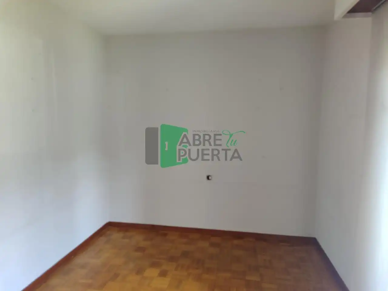 Piso en venta en Ourense Capital  con Calefacción, Parquet y Trastero