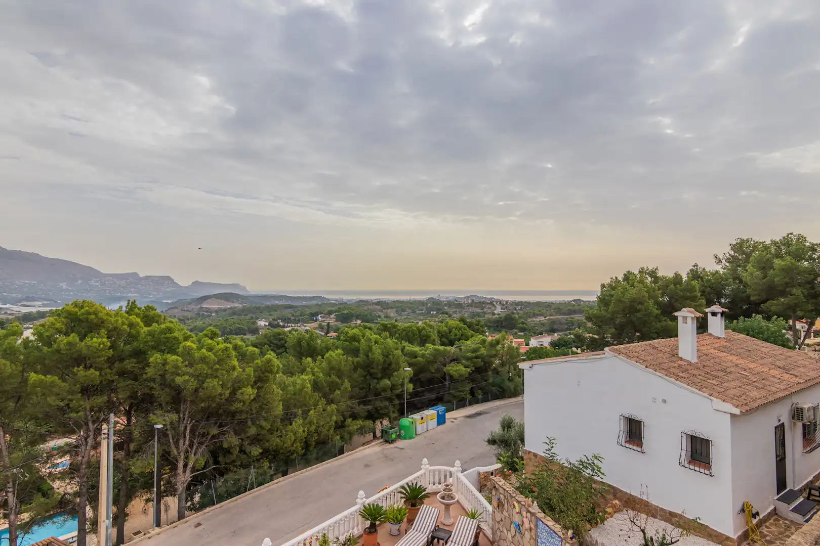 Vista exterior de Casa o xalet en venda en La Nucia amb Aire condicionat, Calefacció i Jardí privat