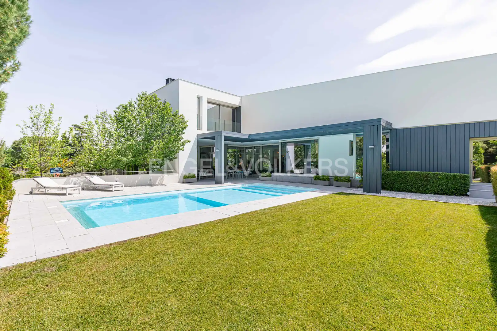 Vista exterior de Casa o chalet en venta en Boadilla del Monte con Aire acondicionado, Calefacción y Jardín privado
