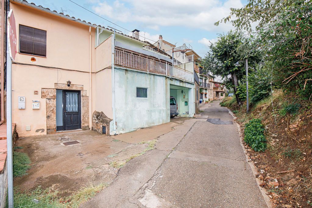 Casa adosada en venda a C/ Esponella , Serinyà