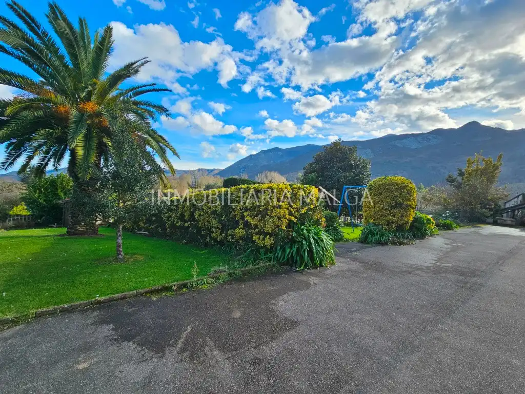 Vista exterior de Casa o chalet en venta en Colunga con Calefacción, Jardín privado y Parquet