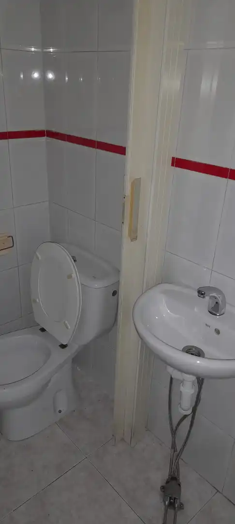 Badezimmer von Geschaftsraum zur Miete in Barakaldo 