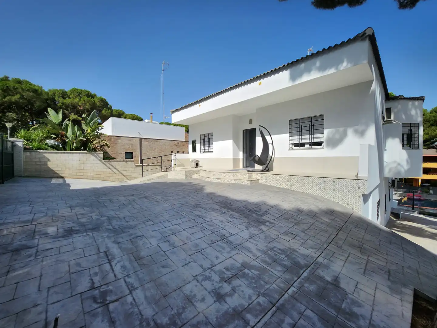 Vista exterior de Casa o chalet en venta en Alcalá de Guadaira con Aire acondicionado, Calefacción y Jardín privado