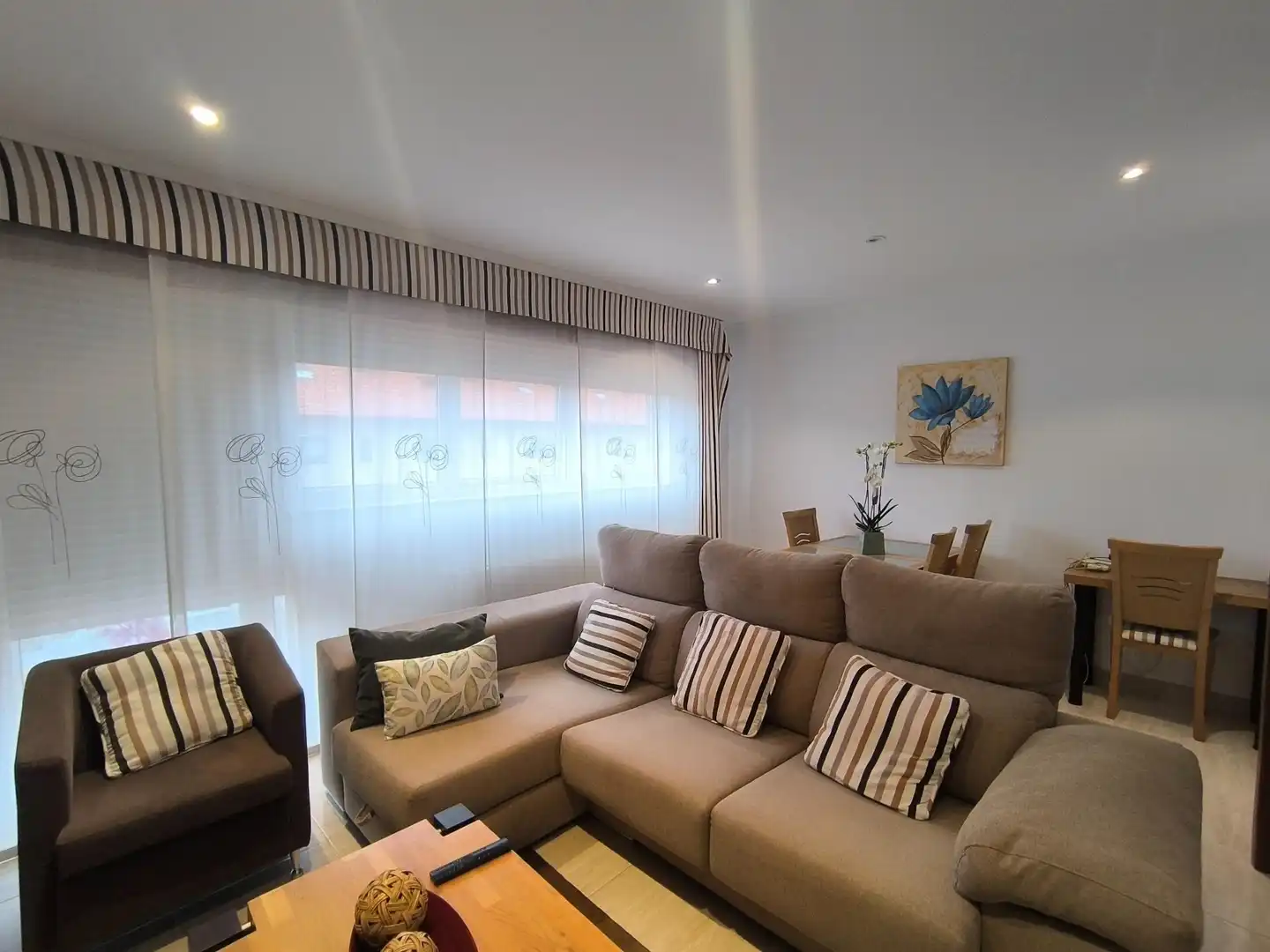 Wohnzimmer von Einfamilien-Reihenhaus zum Verkauf in Santiago de Compostela  mit Heizung, Privatgarten und Terrasse