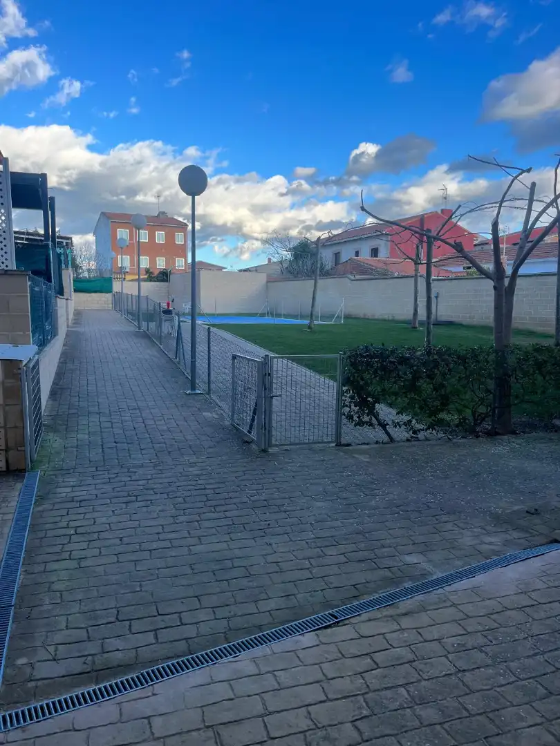Parking de Piso en venta en El Casar de Escalona con Amueblado