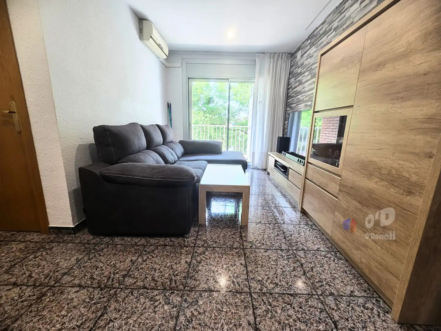 Living room of Flat for sale in Sant Boi de Llobregat  with Air Conditioner, Heating and Balcony