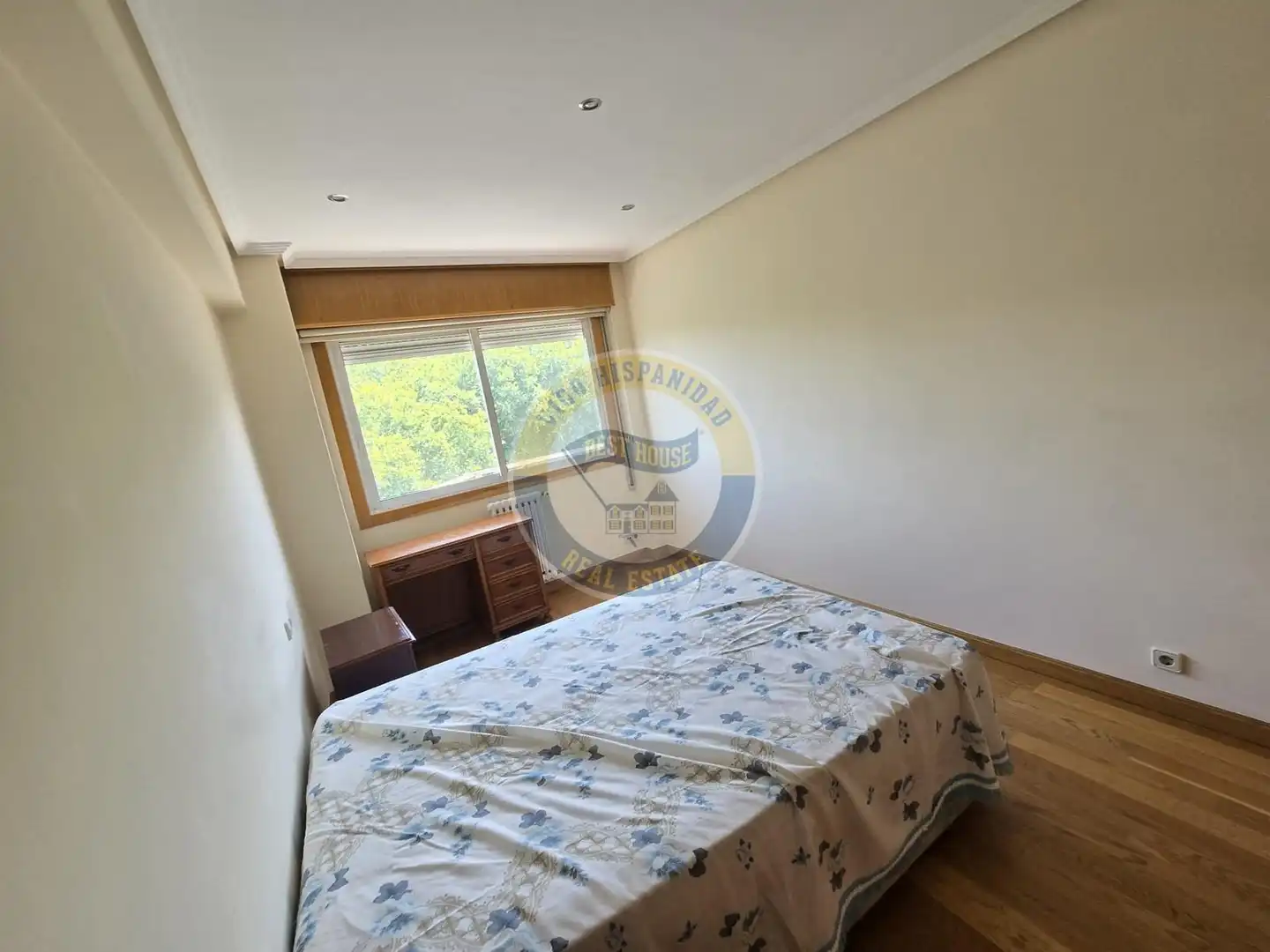 Schlafzimmer von Wohnung zur Miete in Vigo  mit Heizung, Parkett und Möbliert