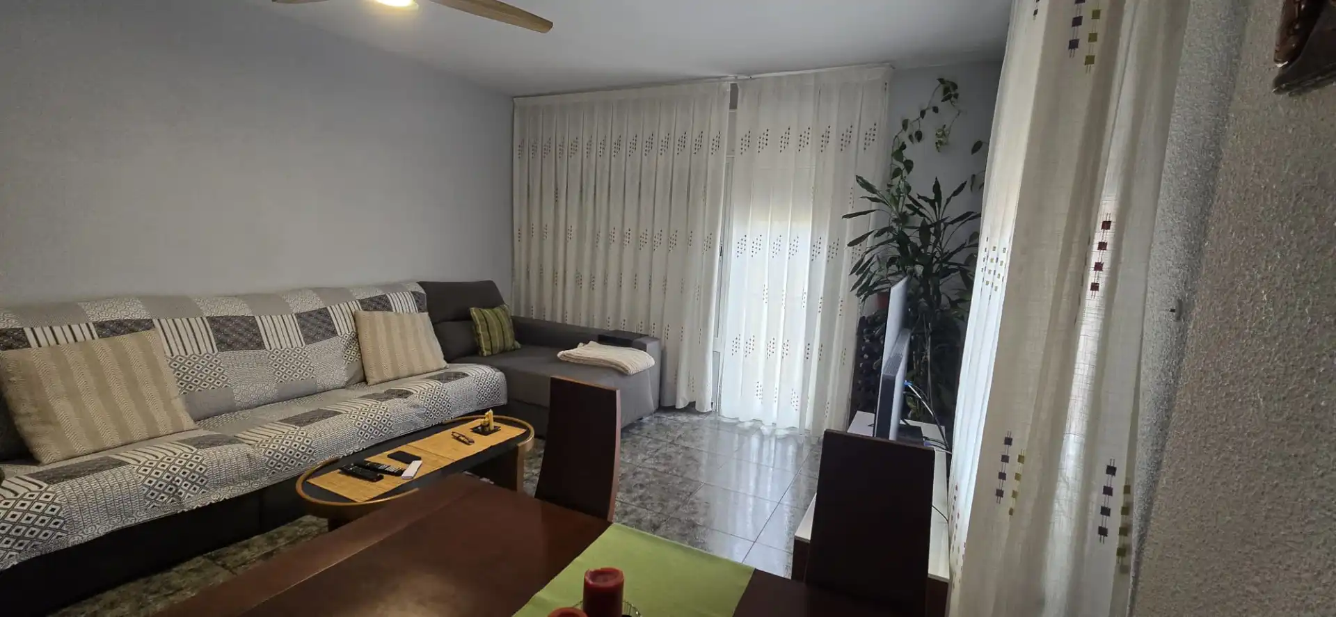Sala d'estar de Pis en venda en Manlleu amb Calefacció, Traster i Moblat