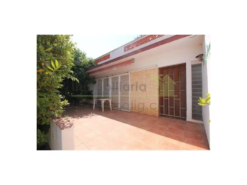 Vista exterior de Casa o xalet en venda en Vinaròs amb Jardí privat, Terrassa i Piscina