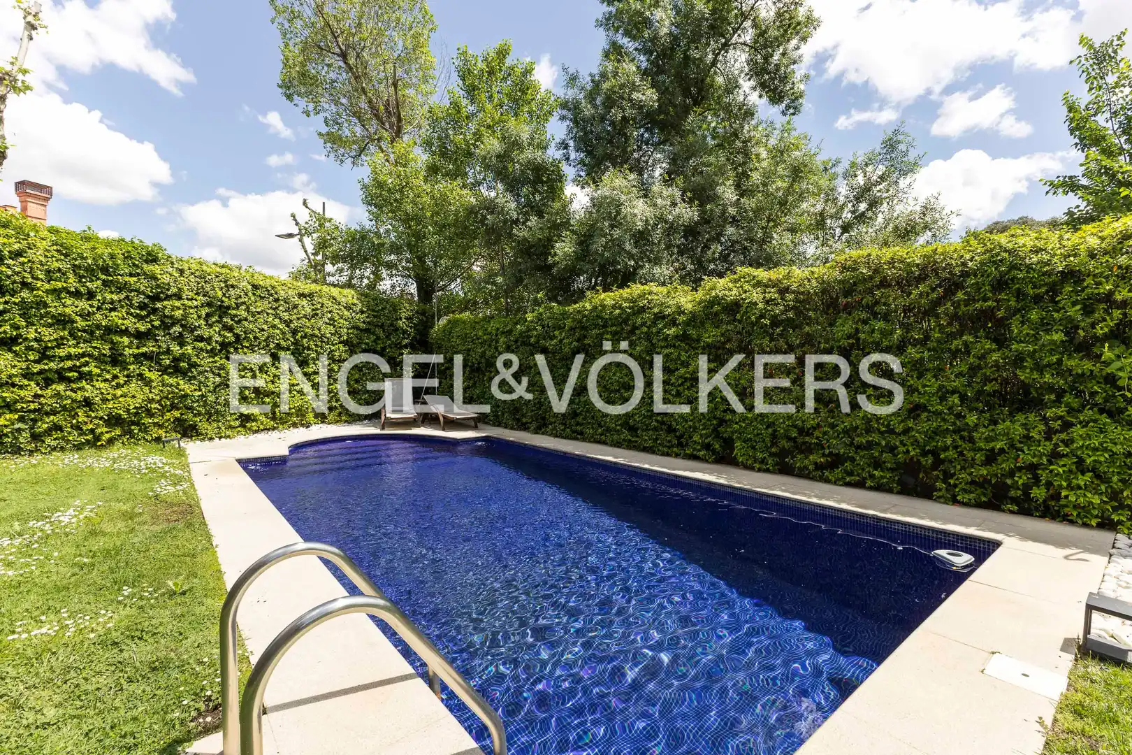Piscina de Casa o chalet de alquiler en Pozuelo de Alarcón con Aire acondicionado, Calefacción y Jardín privado