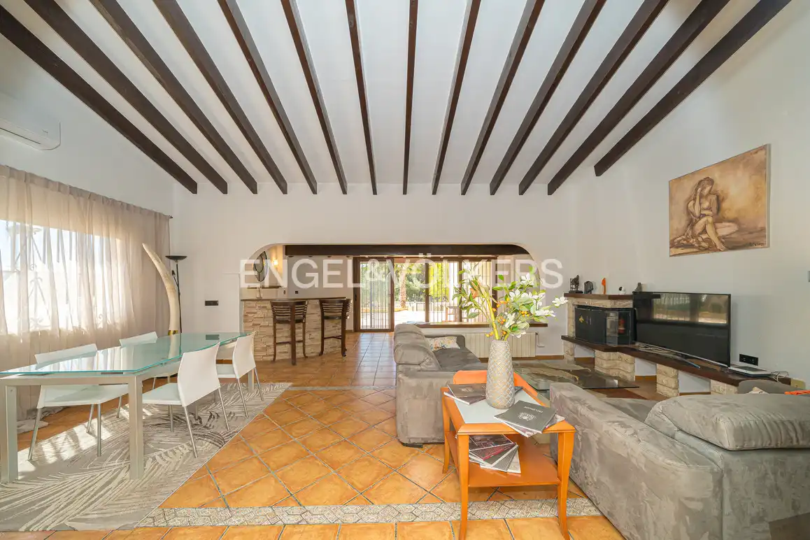 Sala de estar de Casa o chalet en venta en La Nucia con Aire acondicionado, Jardín privado y Piscina