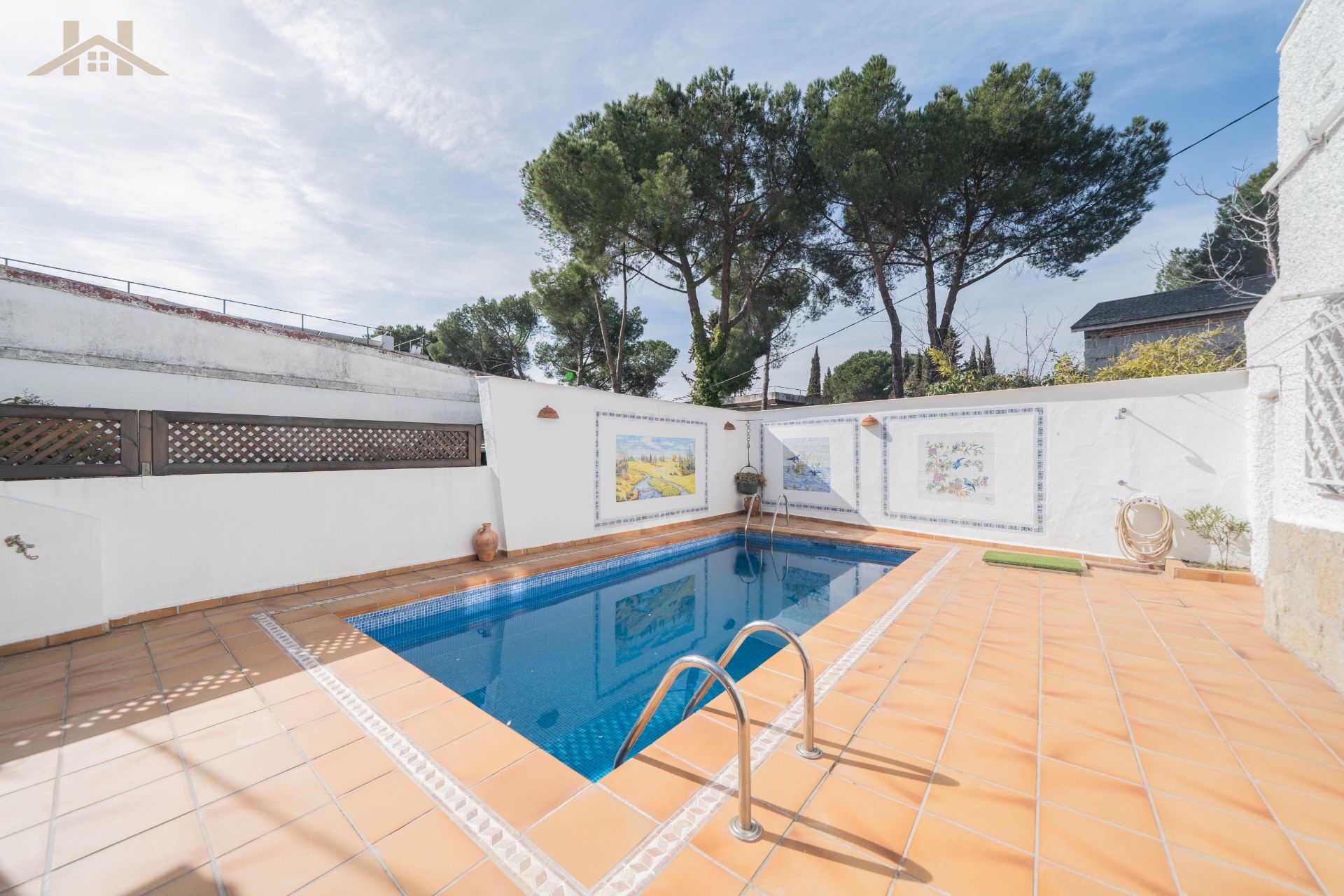 Swimming pool of House or chalet for sale in Majadahonda  with Air Conditioner, Heating and Private garden