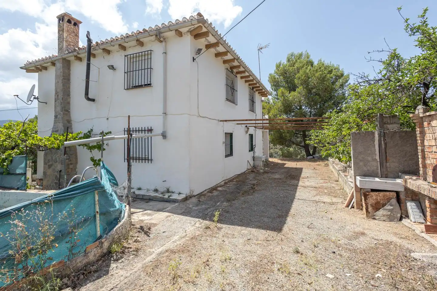 Casa rústica amb piscina en venda a Diseminado P13
