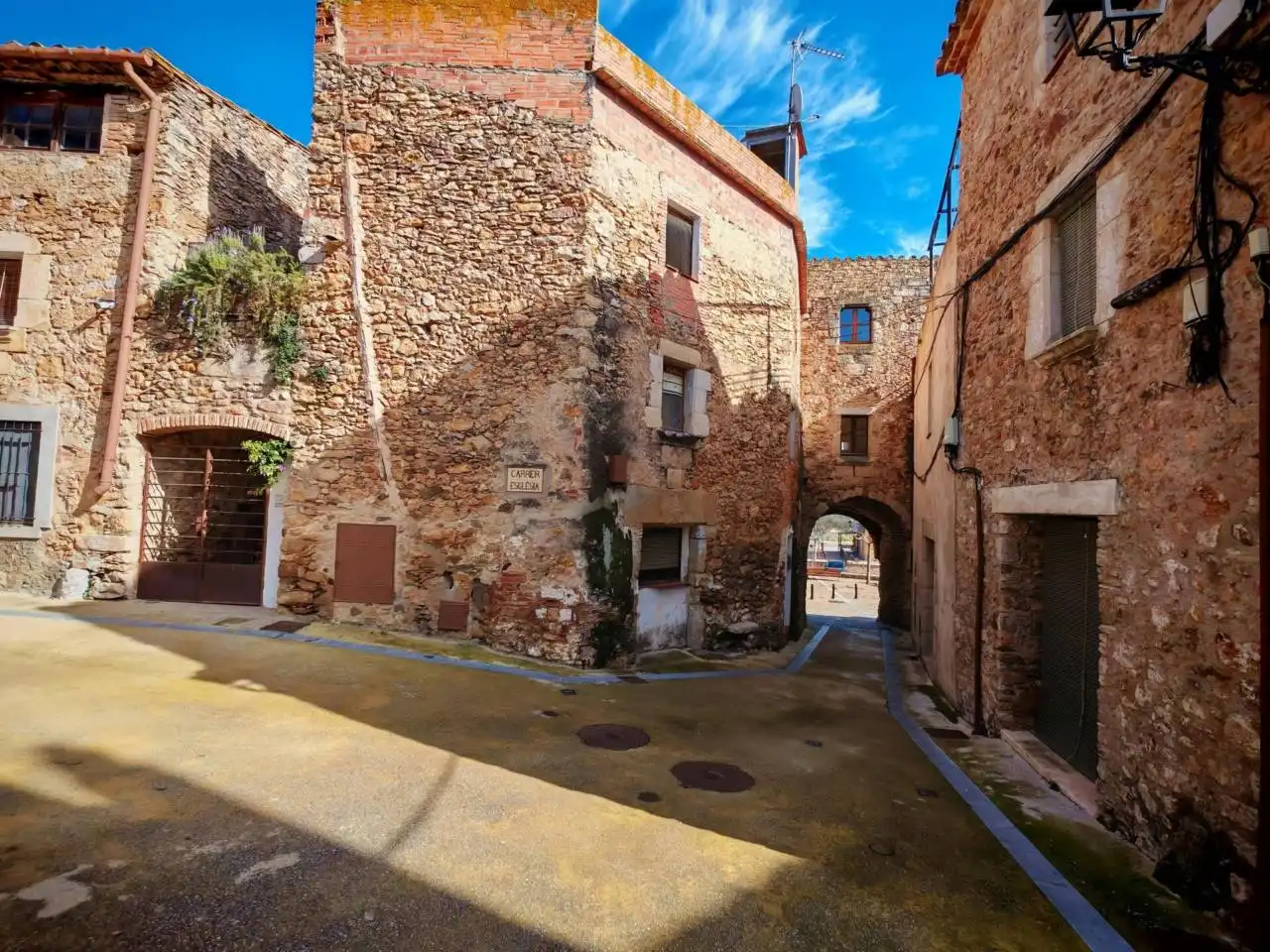 Vista exterior de Casa o xalet en venda en Torrent (Girona) amb Terrassa