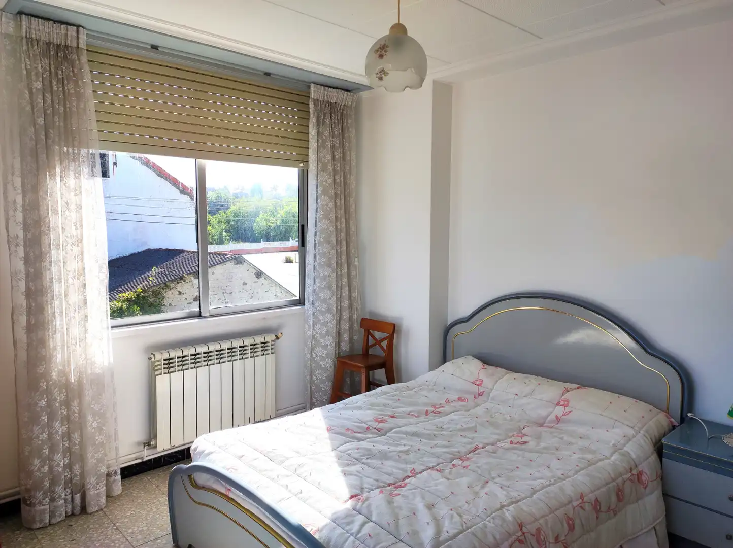 Dormitori de Casa o xalet en venda en A Laracha   amb Calefacció, Jardí privat i Terrassa