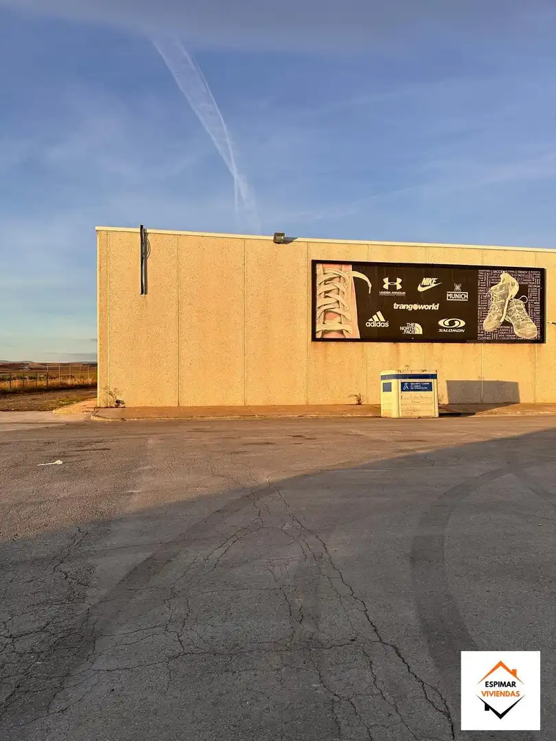 Vista exterior de Nave industrial en venta en Ademuz
