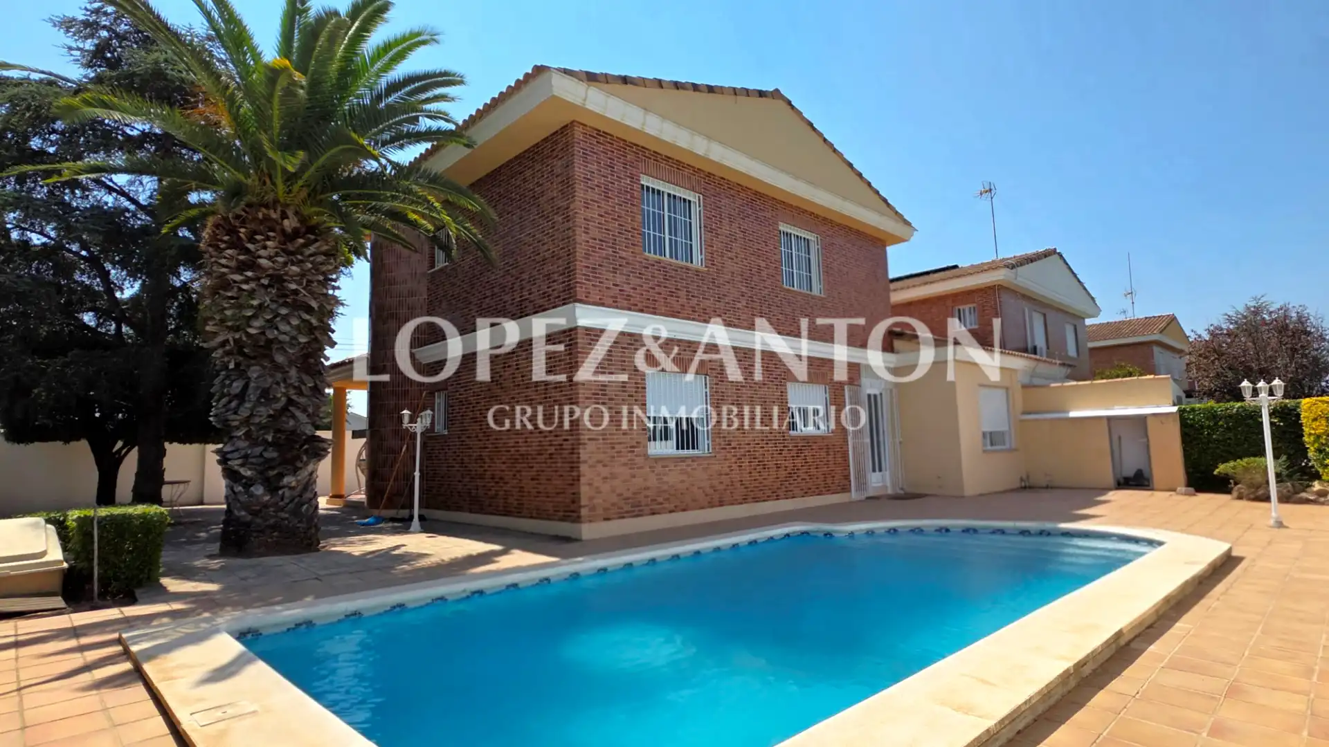 Vista exterior de Casa o chalet en venta en L'Eliana con Aire acondicionado, Calefacción y Jardín privado