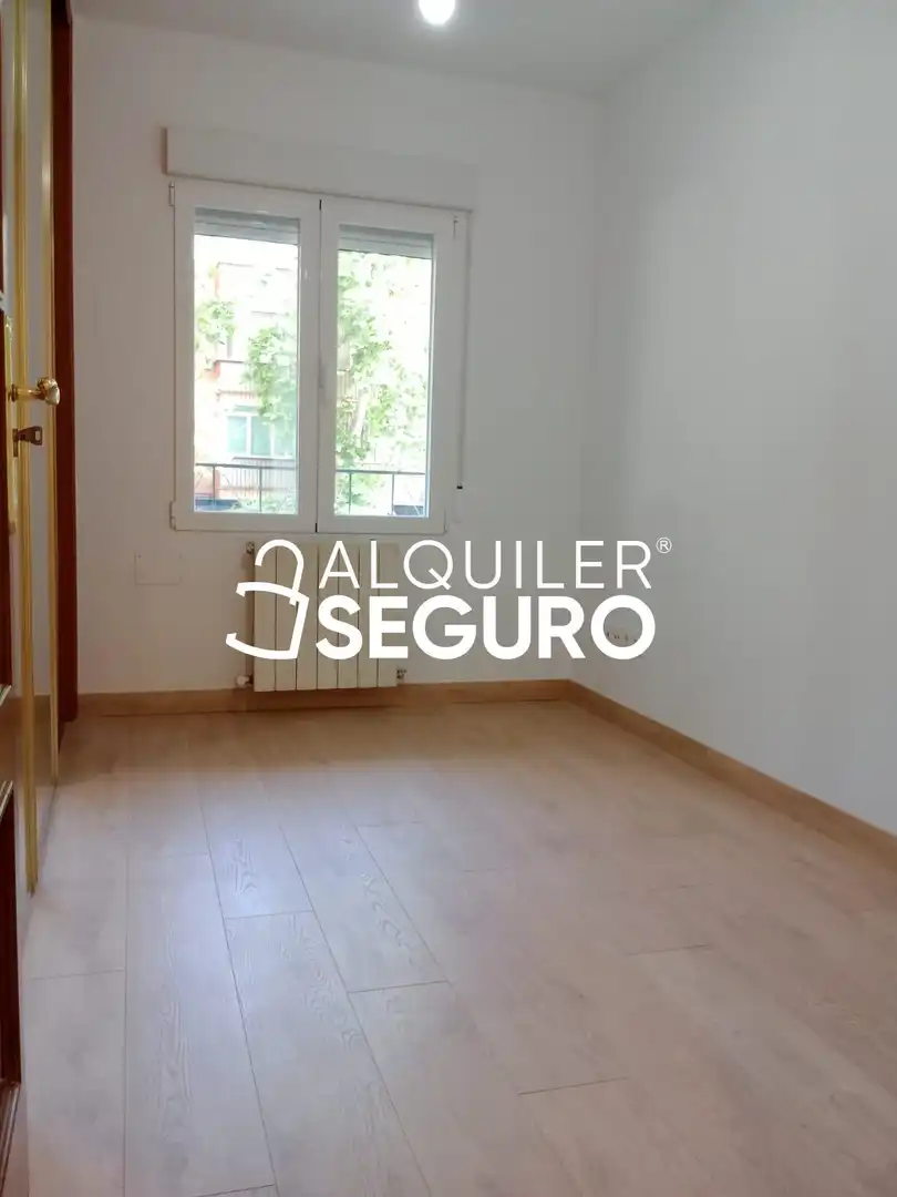 Dormitori de Pis de lloguer en Madrid amb Calefacció i Terrassa