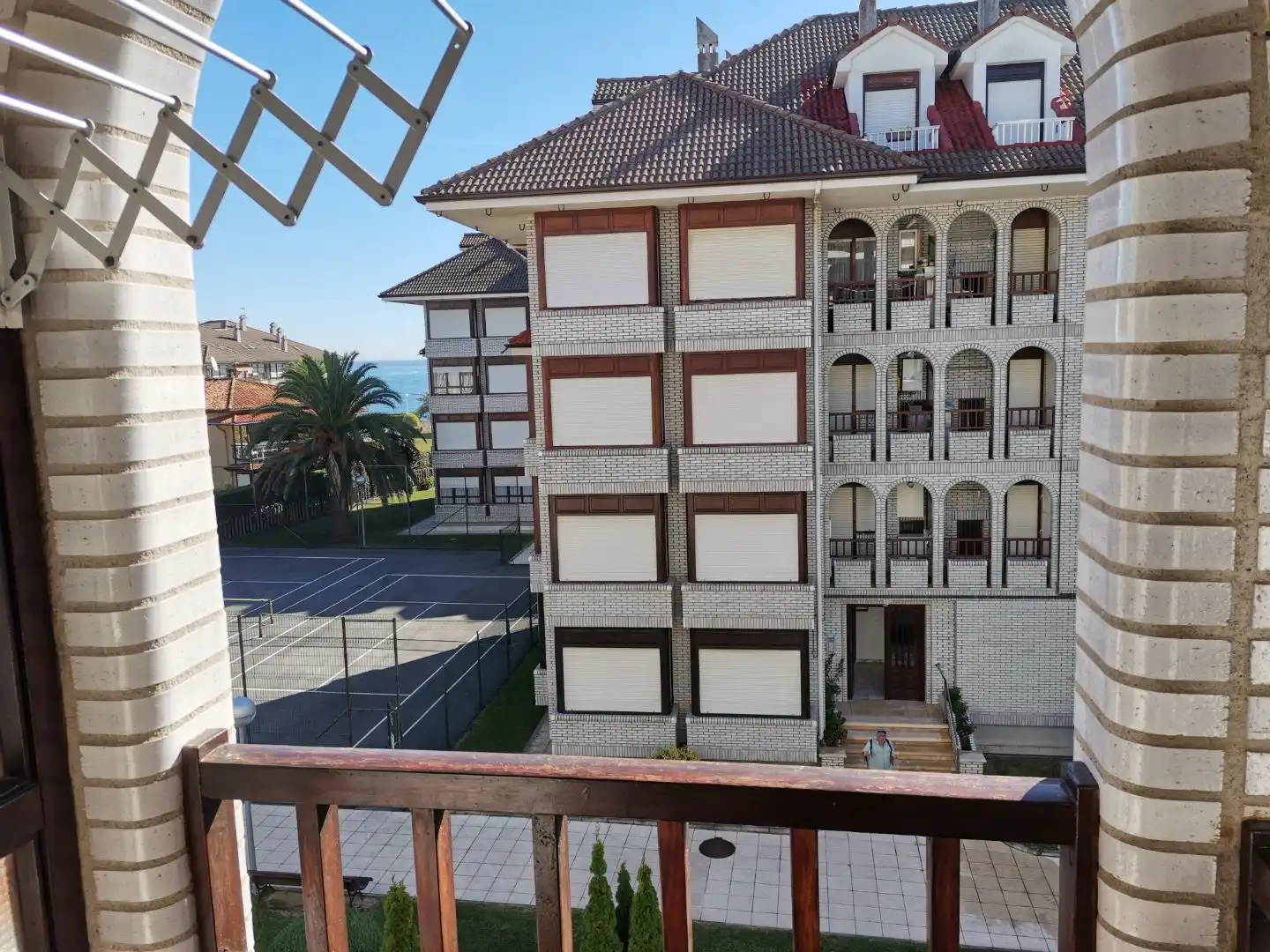 Außenansicht von Wohnung zur Miete in Noja mit Heizung, Privatgarten und Terrasse