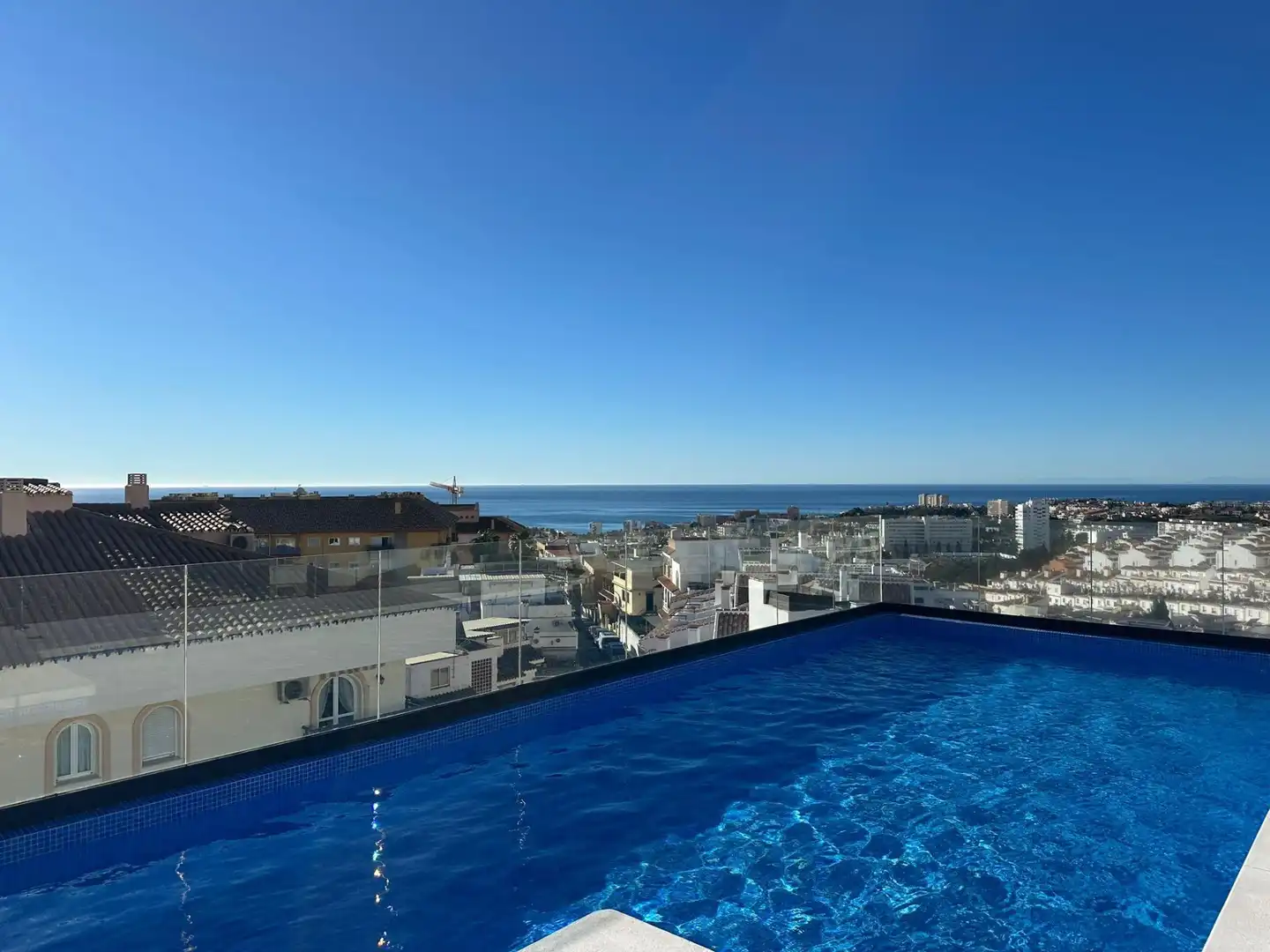 Swimming pool of Flat for sale in Benalmádena  with Air Conditioner, Terrace and Community pool