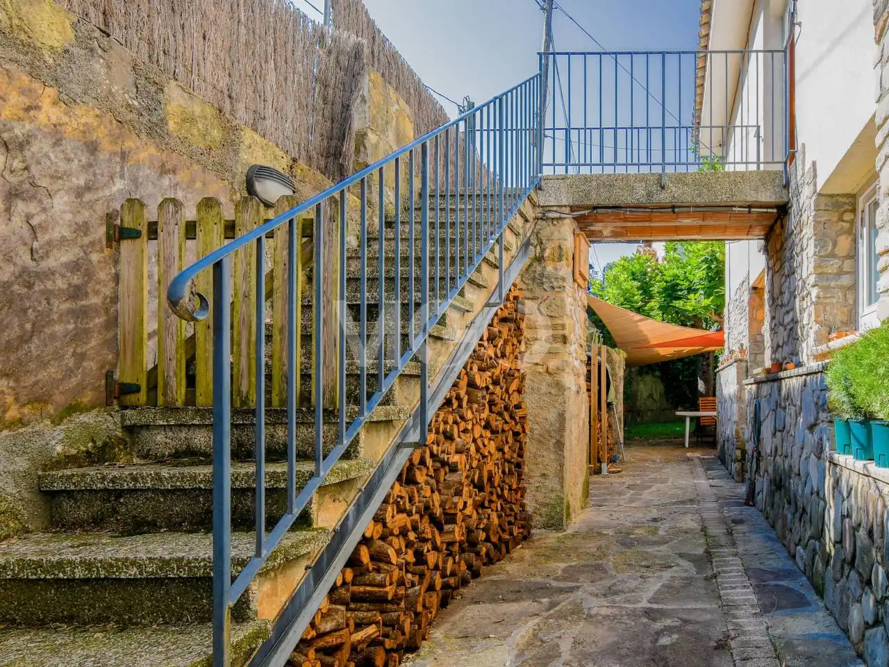 Terrassa de Casa o xalet en venda en Tavèrnoles amb Calefacció, Jardí privat i Parquet