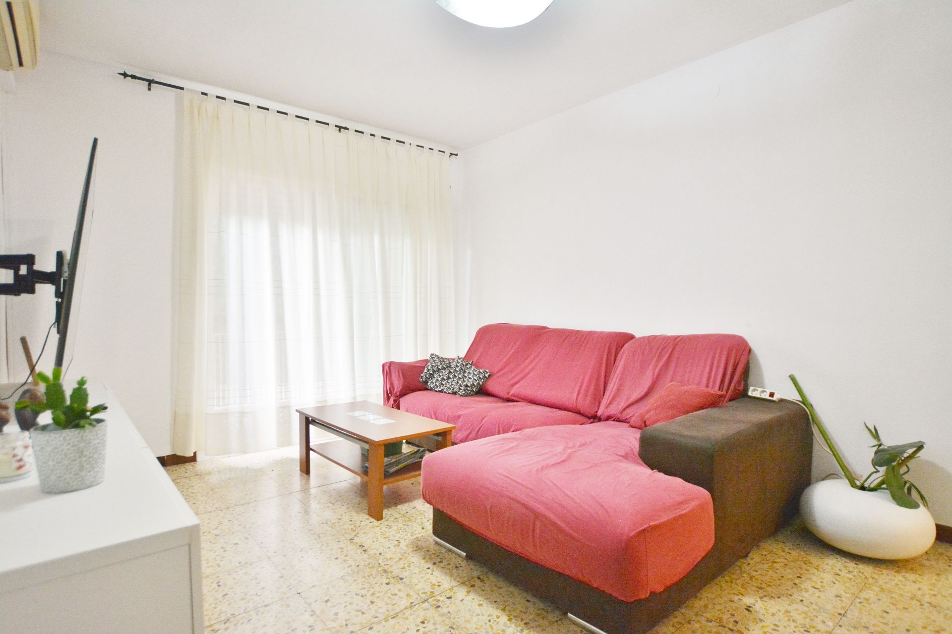 Living room of Flat for sale in Santa Coloma de Gramenet  with Air Conditioner, Heating and Terrace