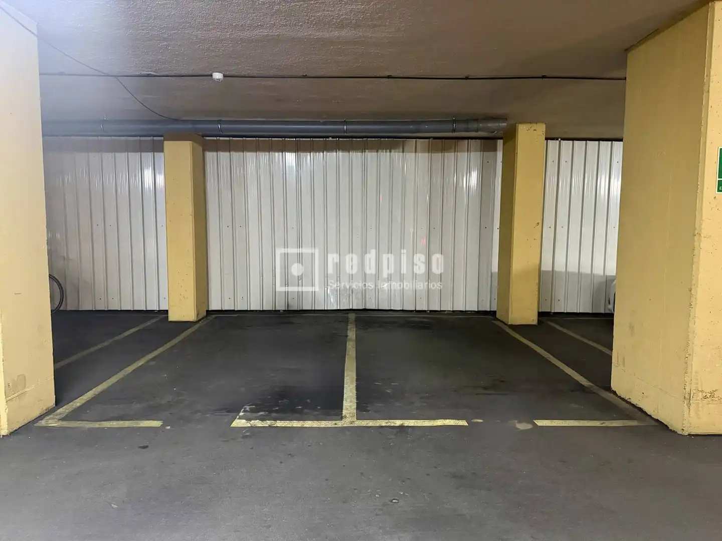 Parking de Piso en venta en Madrid con Aire acondicionado, Calefacción y Jardín privado