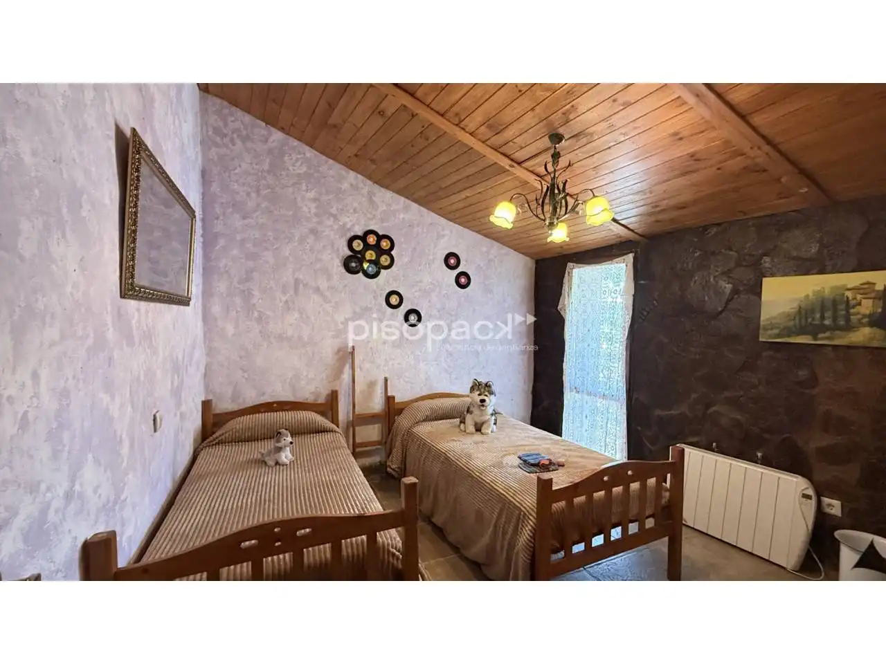 Dormitori de Casa o xalet en venda en Undués de Lerda amb Calefacció, Jardí privat i Parquet
