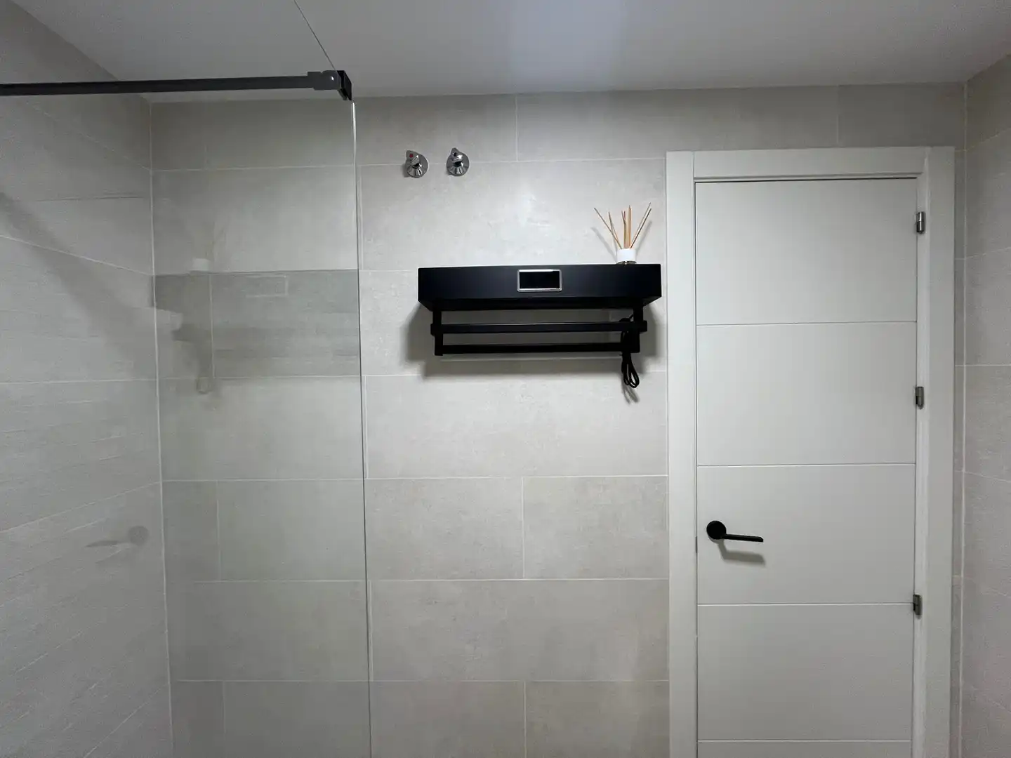 Badezimmer von Wohnung zur Miete in Rincón de la Victoria mit Klimaanlage, Terrasse und Möbliert