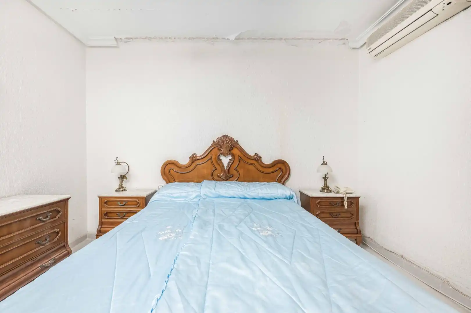 Bedroom of Flat for sale in Sevilla  with Air Conditioner