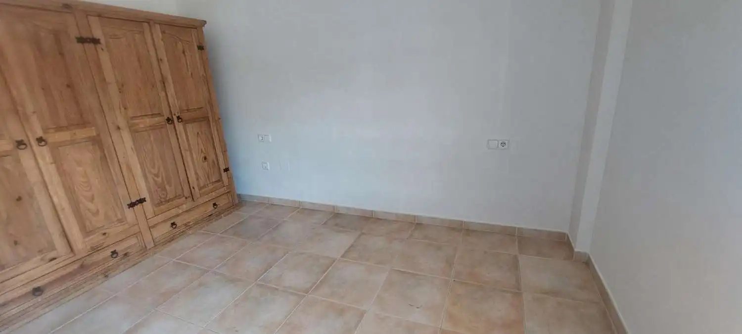 Dormitori de Apartament en venda en Torrox amb Terrassa i Piscina