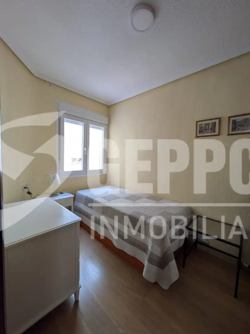 Schlafzimmer von Wohnung zur Miete in Madrid mit Klimaanlage, Heizung und Möbliert