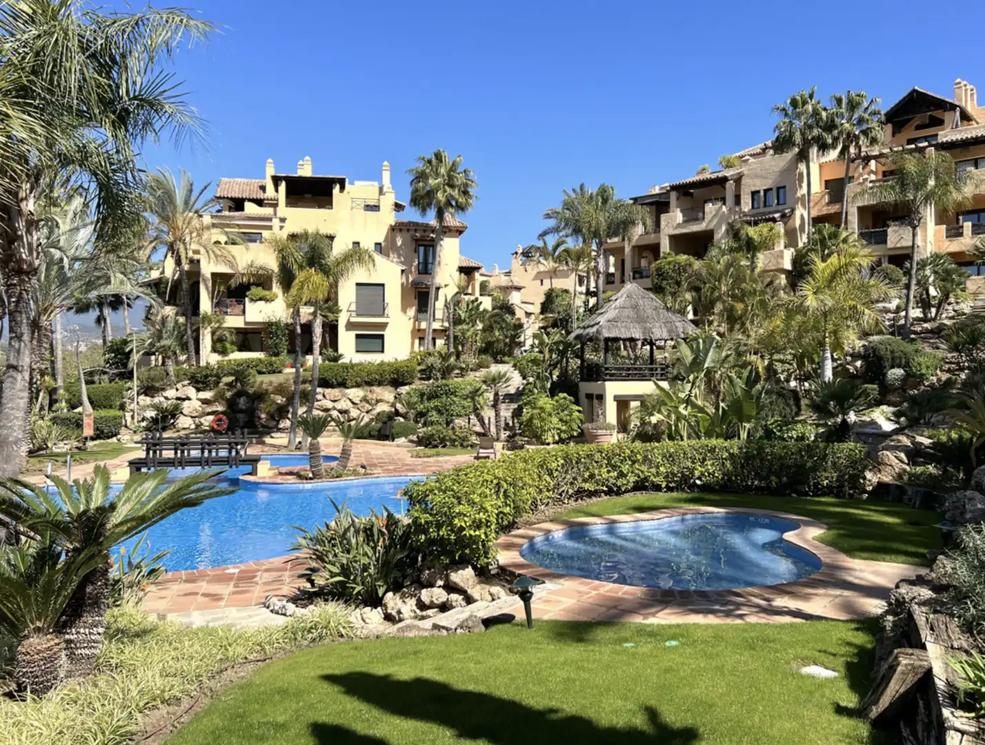 Vista exterior de Apartamento de alquiler en Estepona con Aire acondicionado, Calefacción y Terraza