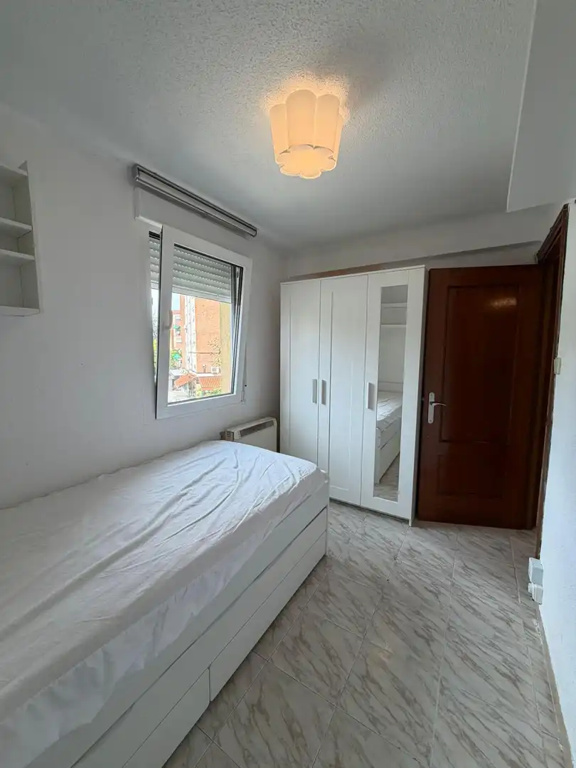 Habitación de Piso de alquiler en Madrid con Aire acondicionado, Calefacción y Amueblado