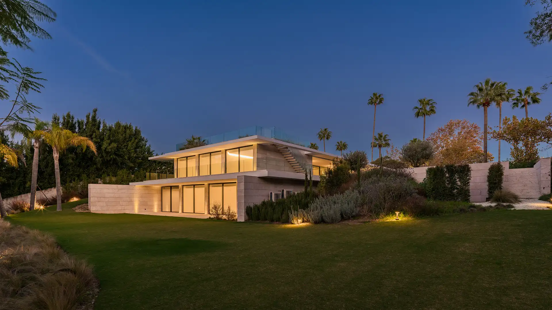 Vista exterior de Casa o chalet en venta en Sotogrande con Aire acondicionado, Calefacción y Jardín privado