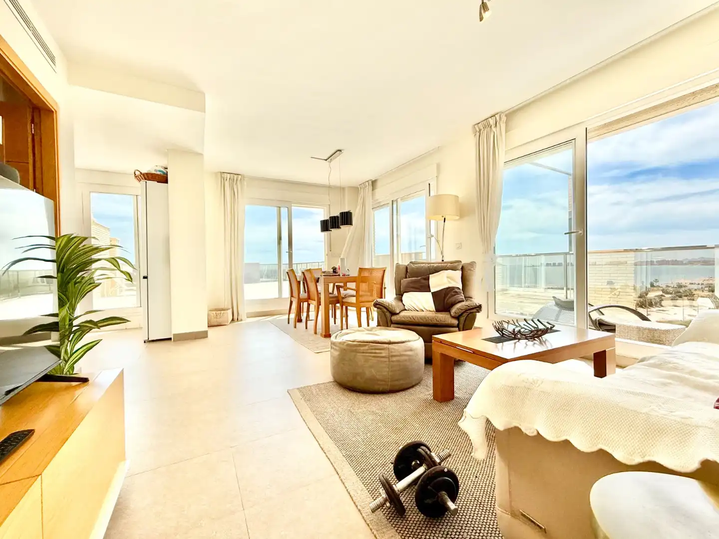 Sala de estar de Ático en venta en La Manga del Mar Menor con Aire acondicionado, Terraza y Trastero