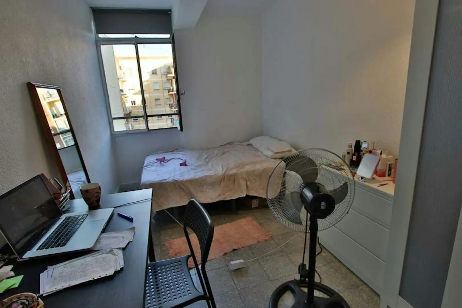 Habitación de Piso para compartir en Valencia con Calefacción, Lavadora y TV