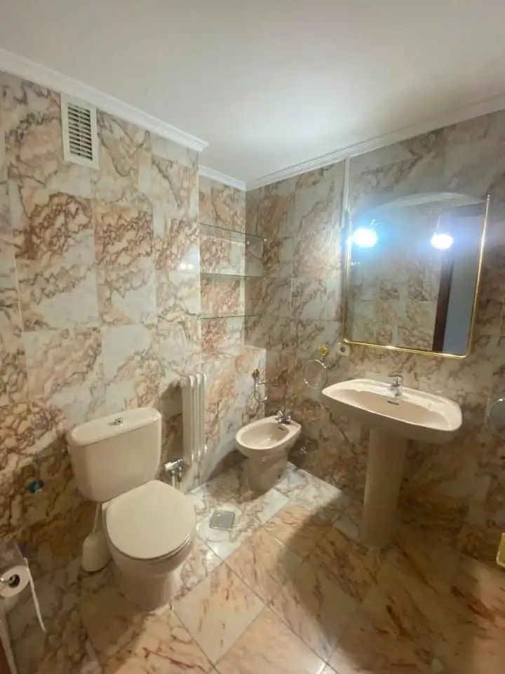 Badezimmer von Wohnung zur Miete in León Capital  mit Heizung und Abstellraum